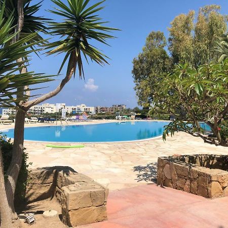 Kings Palace - Fabulous Pool-Side 2 Bed Apartment Paphos Bagian luar foto