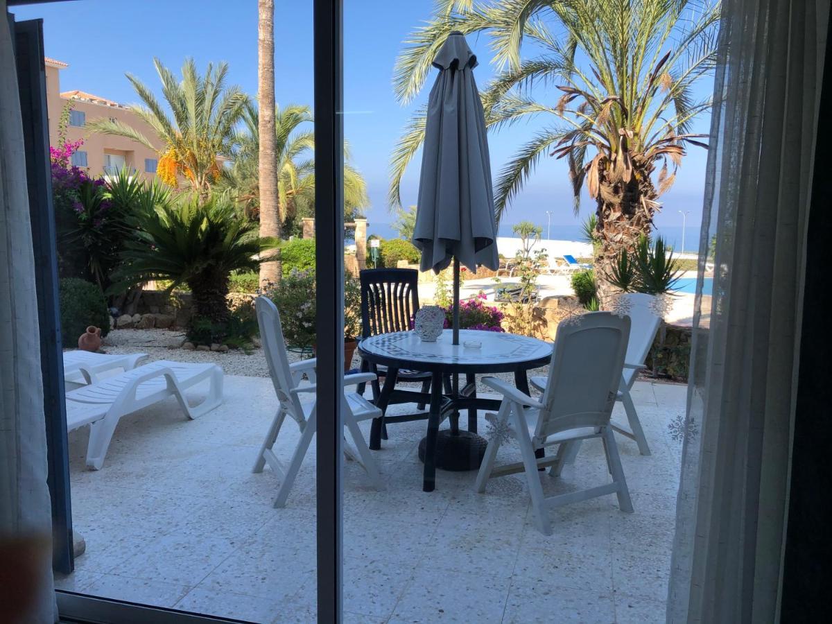 Kings Palace - Fabulous Pool-Side 2 Bed Apartment Paphos Bagian luar foto