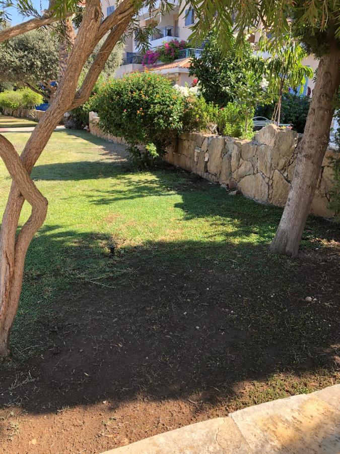 Kings Palace - Fabulous Pool-Side 2 Bed Apartment Paphos Bagian luar foto