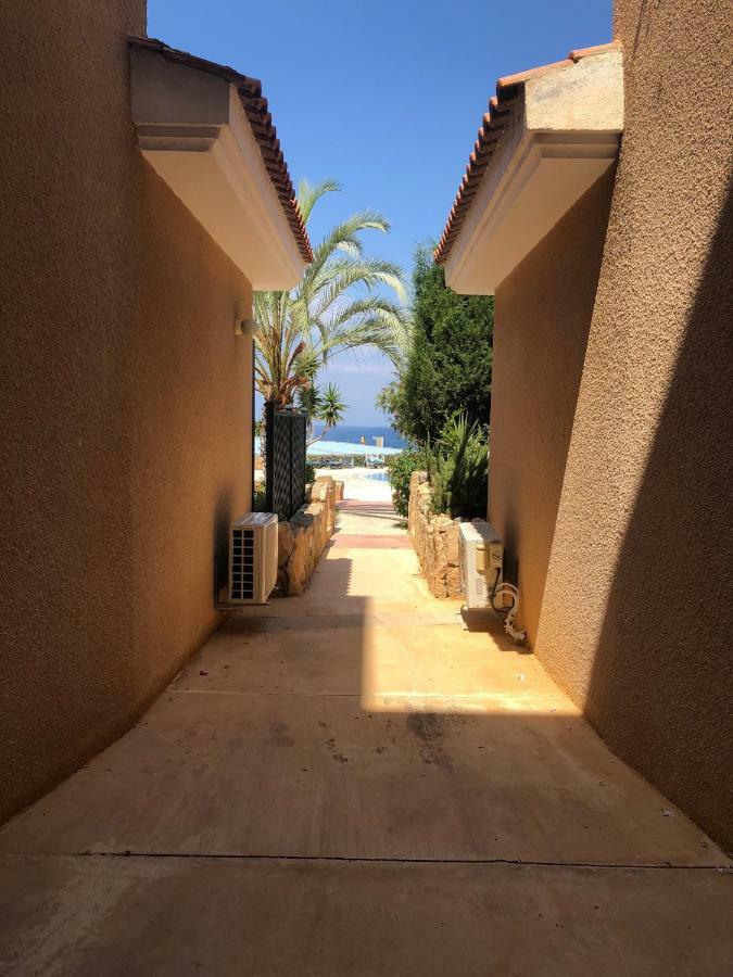 Kings Palace - Fabulous Pool-Side 2 Bed Apartment Paphos Bagian luar foto